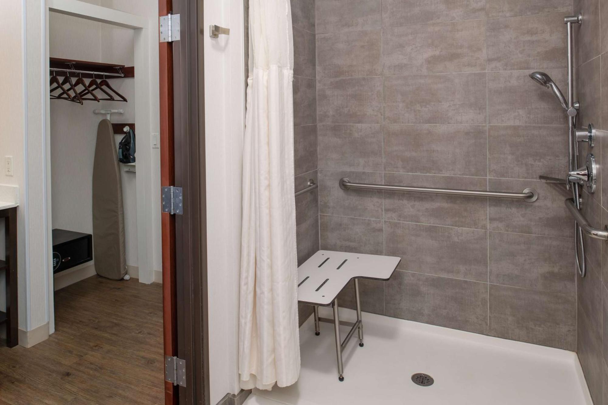 Doubletree By Hilton Olympia Hotell Exteriör bild