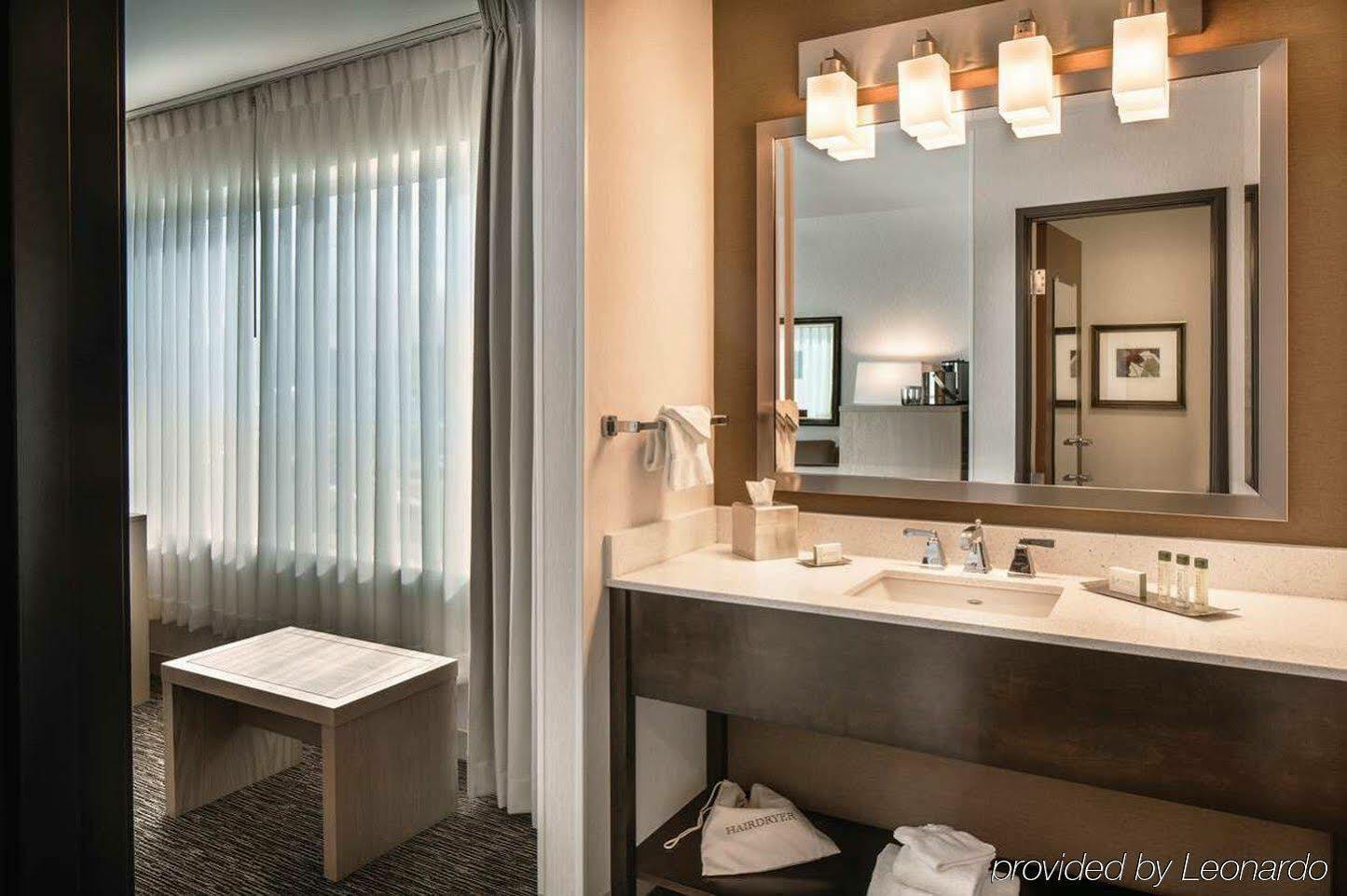 Doubletree By Hilton Olympia Hotell Exteriör bild